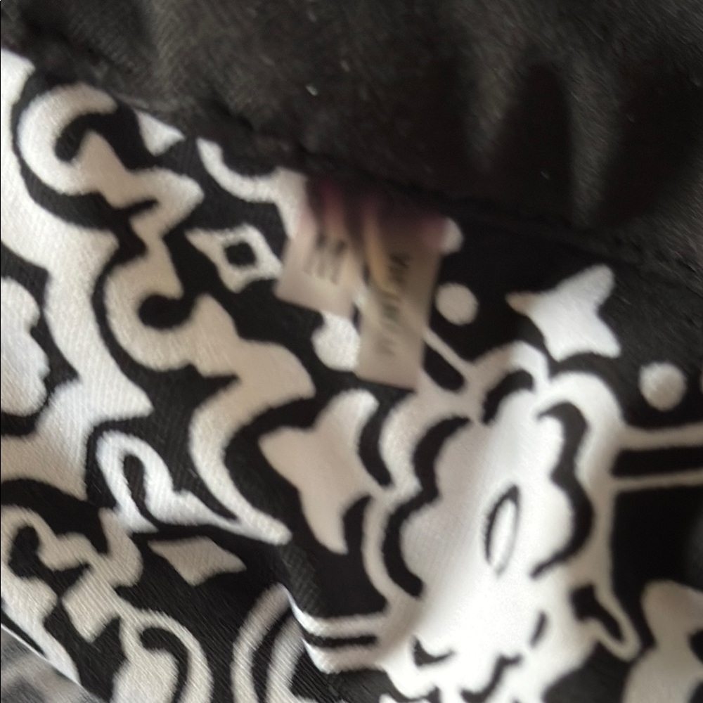 Tahari Black and White Patterned wrap kimono Dress - Picture 5 of 7
